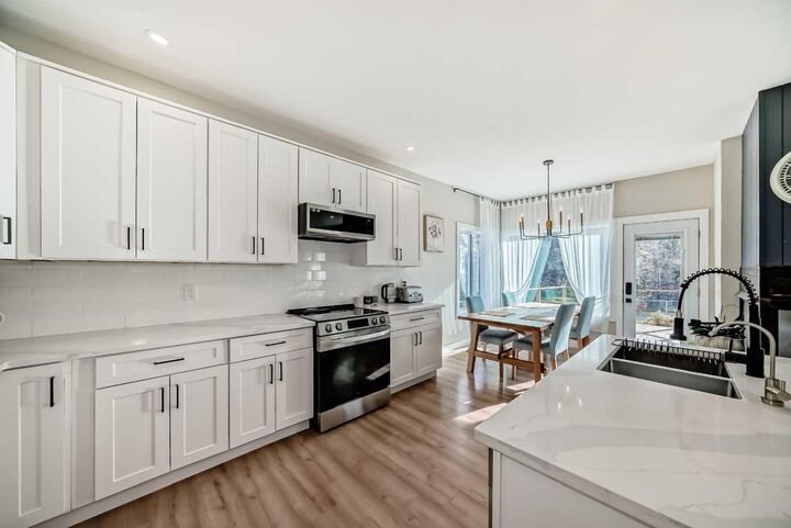 Property Photo:  43 Bridlewood Green SW  AB T2Y 3L1