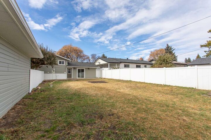 Property Photo:  5233 47 Street  AB T4L 1J3 