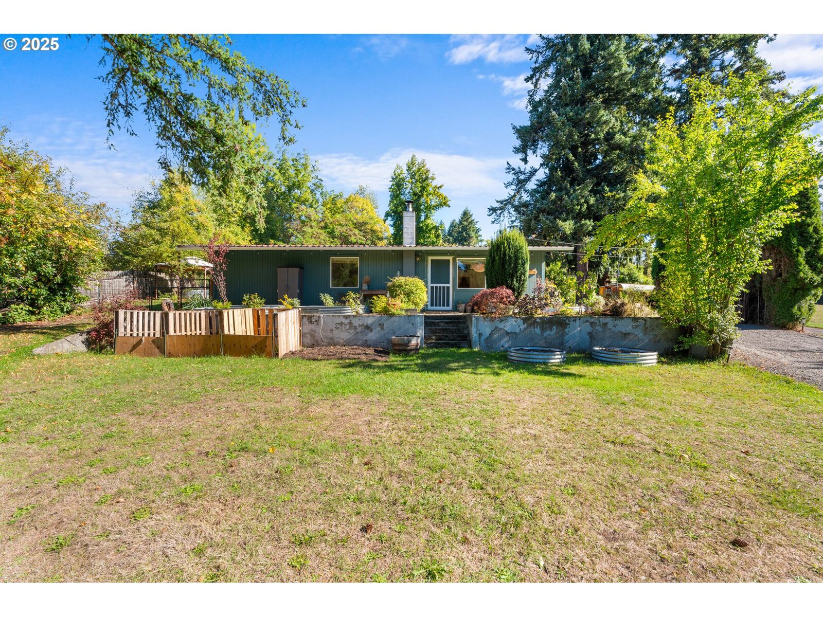 Property Photo:  19482 S Henrici Rd  OR 97045 