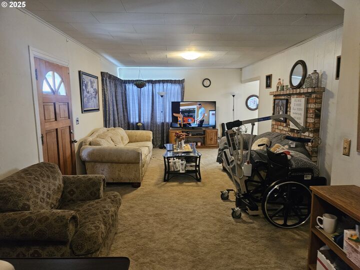 Property Photo: 2238 Marion St OR 97459