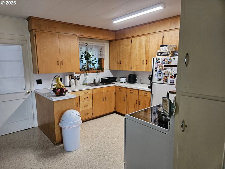 Property Photo:  2238 Marion St  OR 97459 