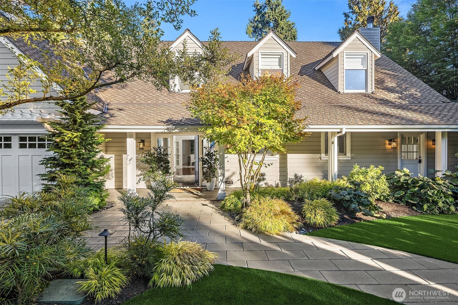 Property Photo: 2042 77th Avenue NE WA 98039