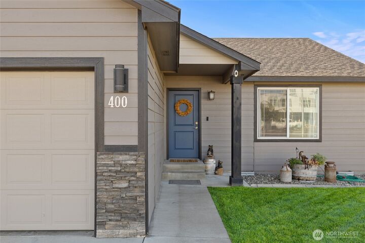 Property Photo: 400 E 24th Avenue WA 98926