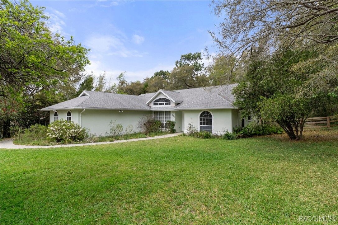 Property Photo: 2061 E Celina Street FL 34453