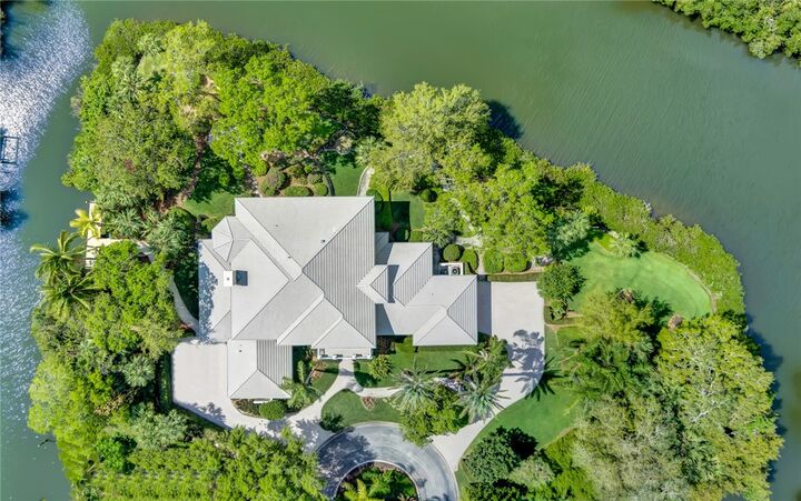 Property Photo:  140 Waterway Lane  FL 32963