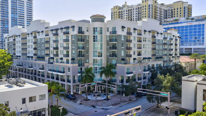 Property Photo: 600 S Dixie Highway 811 FL 33401