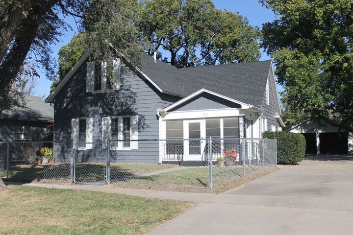 608 W 12th Ave  Hutchinson KS 67501 photo