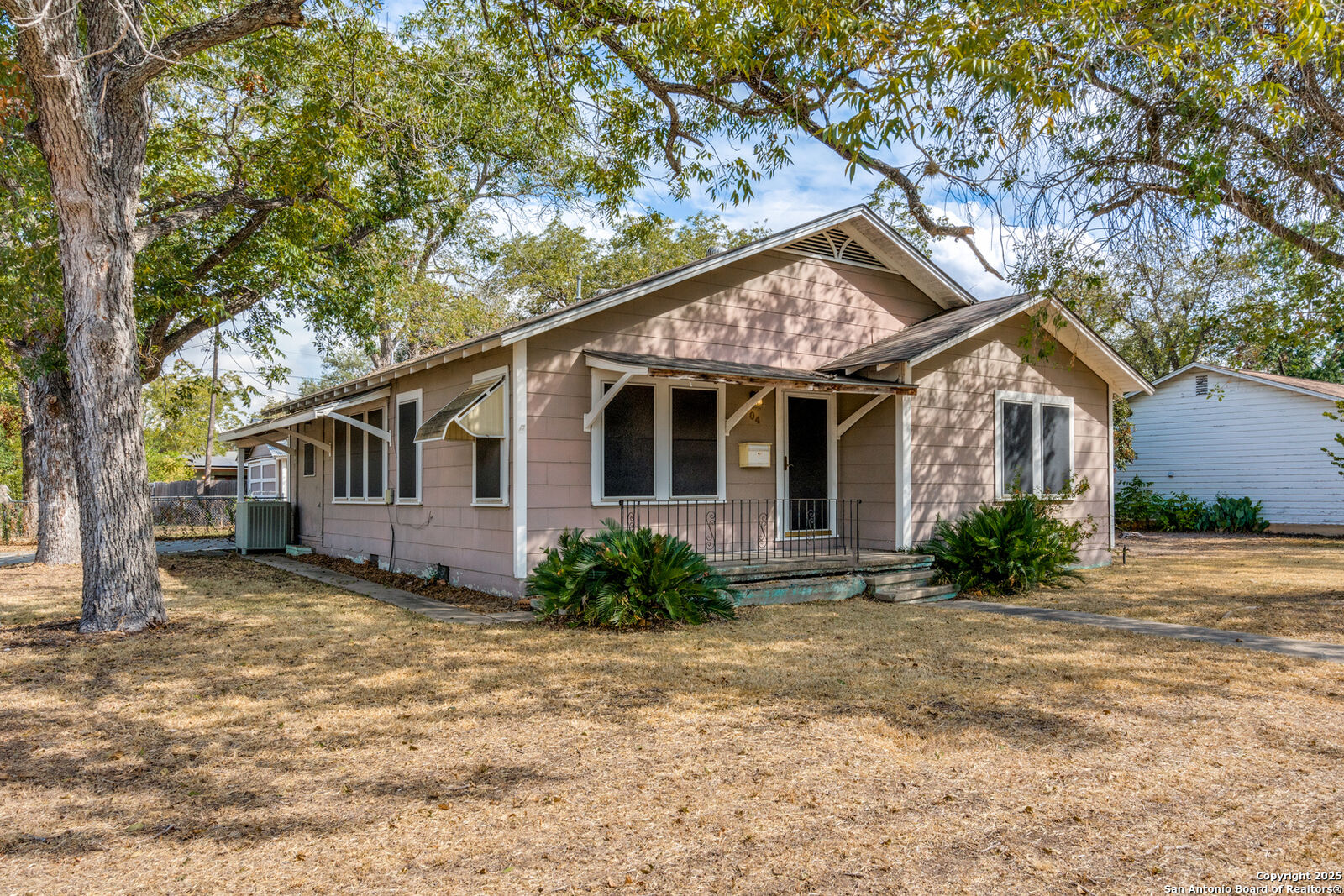 Property Photo: 704 Krezdorn Street TX 78155