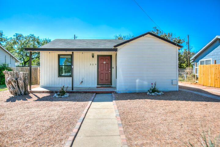 Property Photo: 319 N Howard St TX 76901