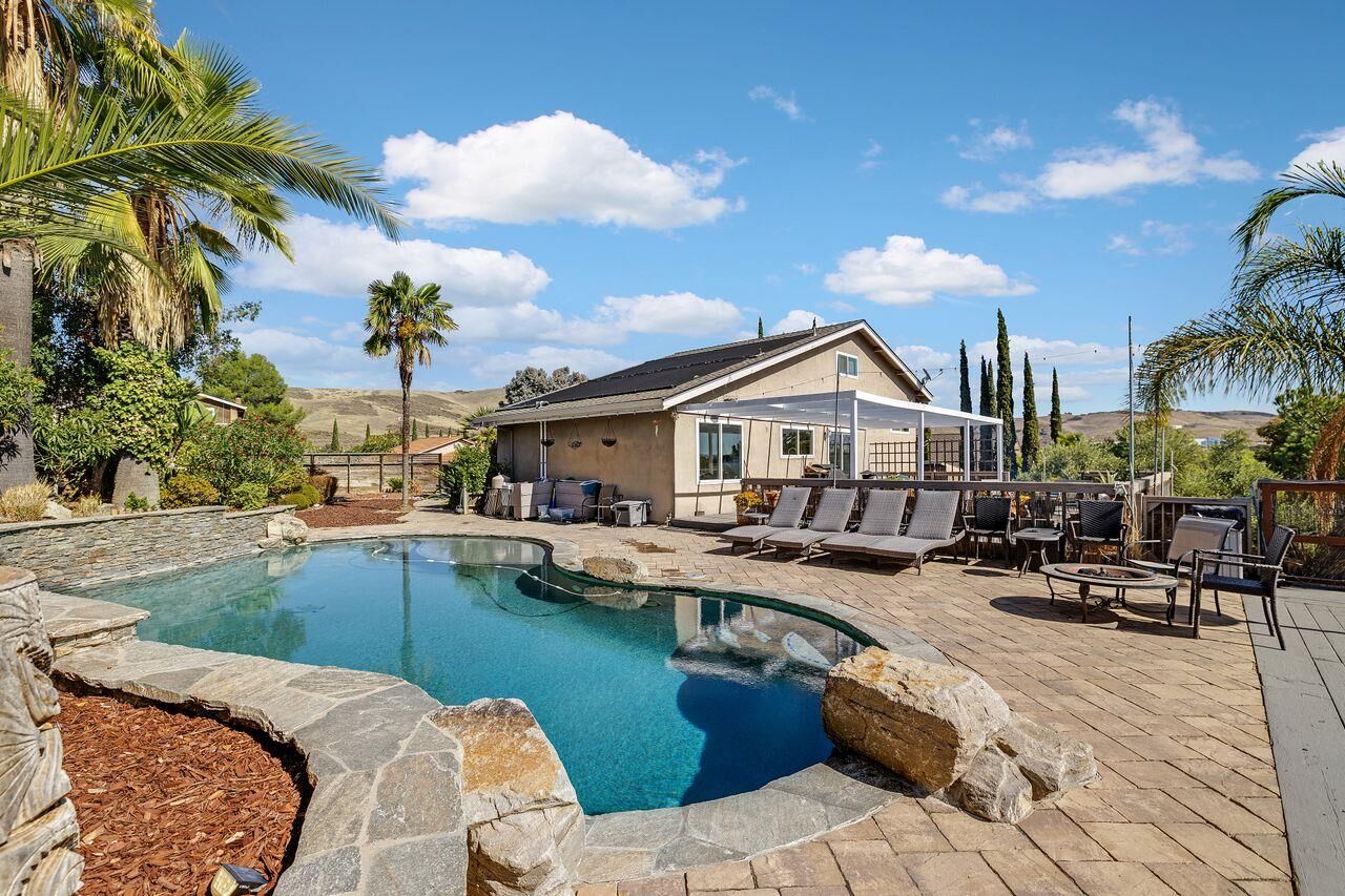 Property Photo: 464 Archglen Way CA 95111