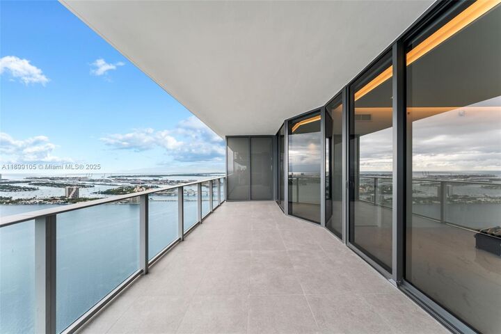 Property Photo:  700 NE 24 St 5401  FL 33137 