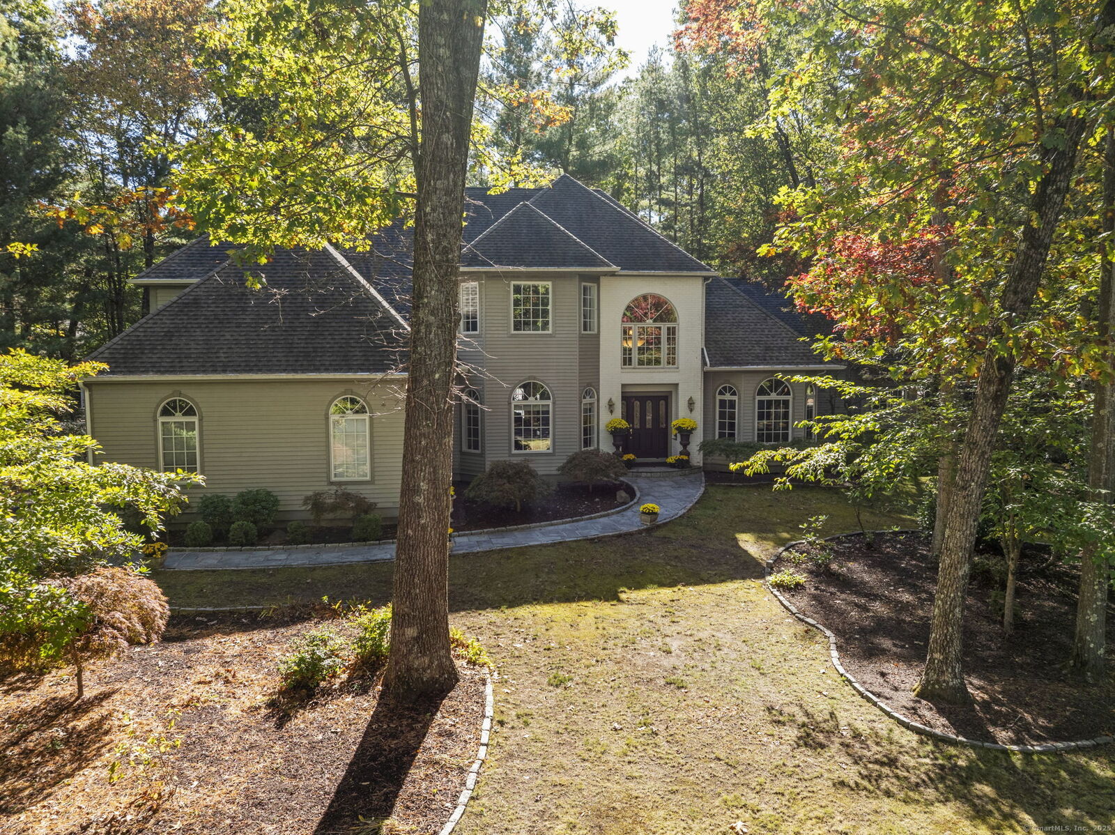 Property Photo:  13 Chatsworth Place  CT 06032
