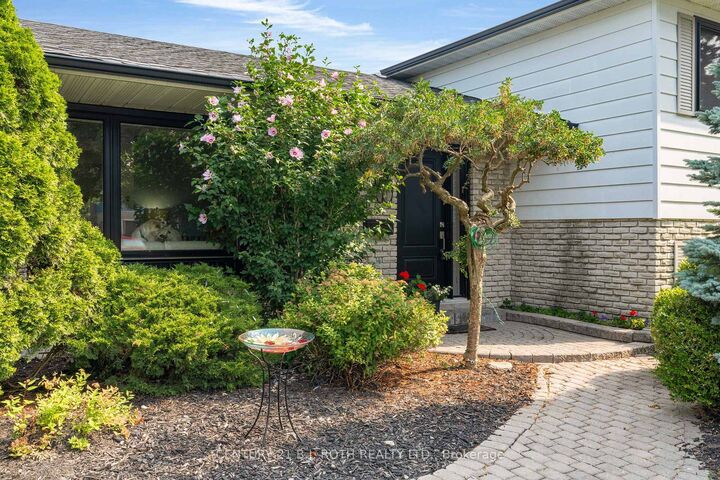 Property Photo:  50 Belcourt Avenue  ON L4M 4E4