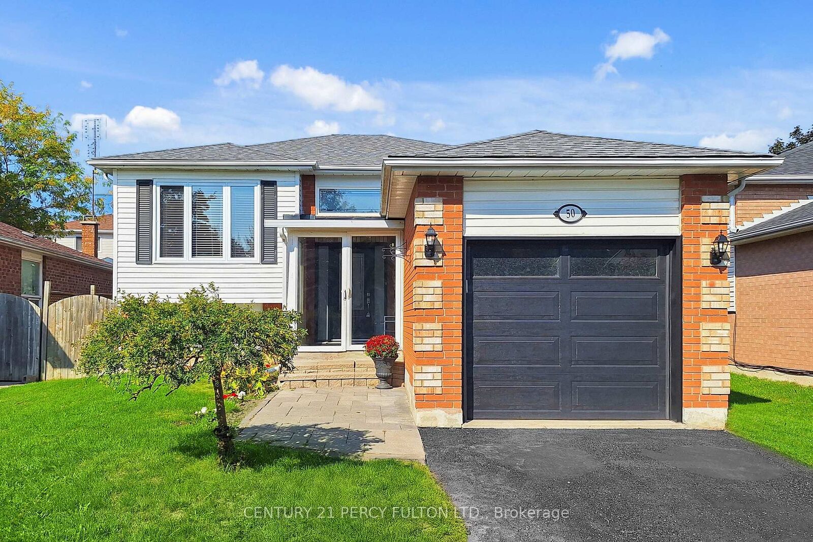 Photo de la propriété:  50 Freeland Avenue  ON L1C 4S3