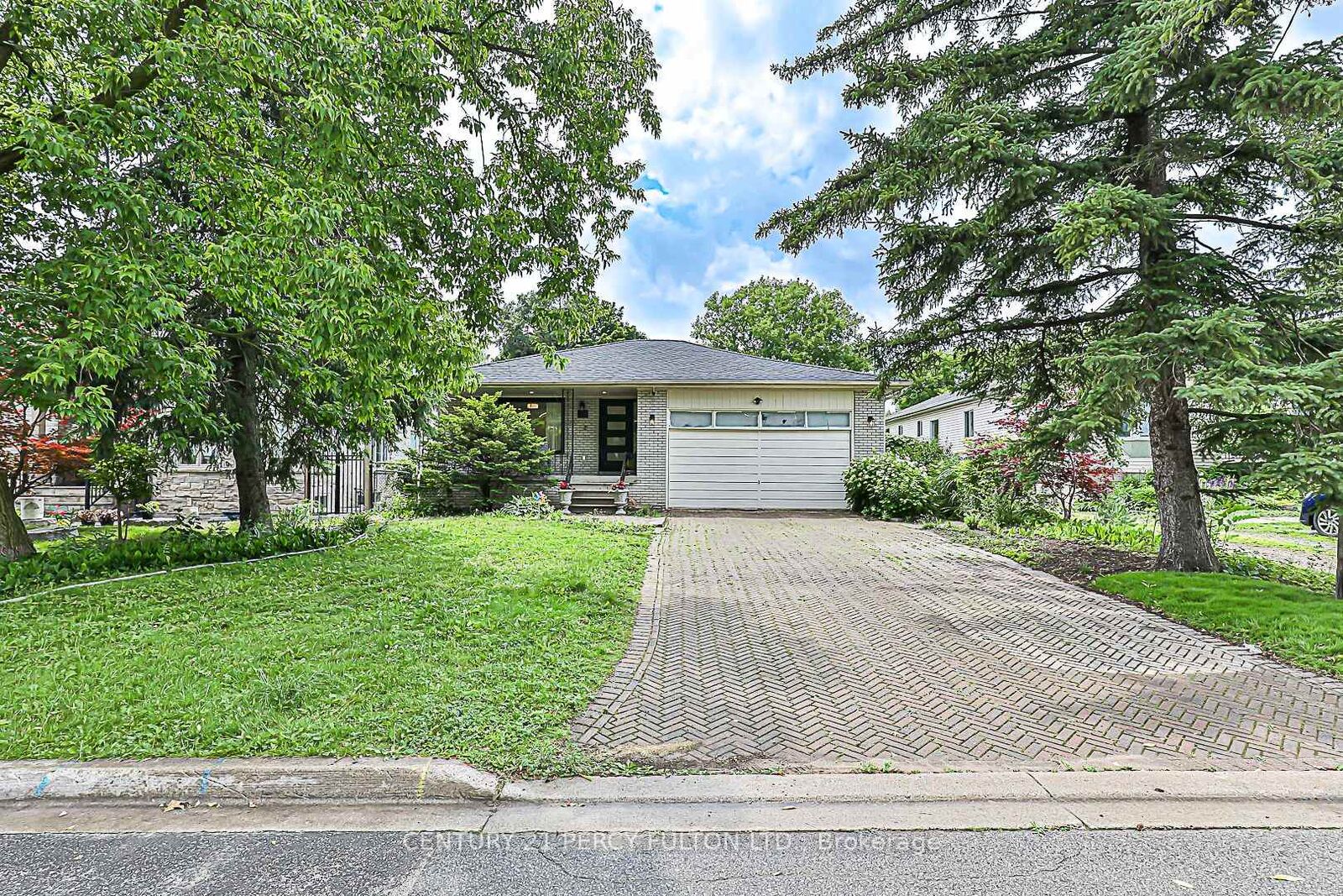 Property Photo:  168 Ruggles Avenue  ON L4C 1Y4