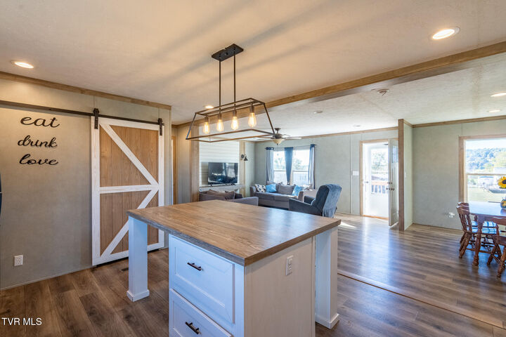 Property Photo: 395 Ebenezer Loop Loop TN 37641