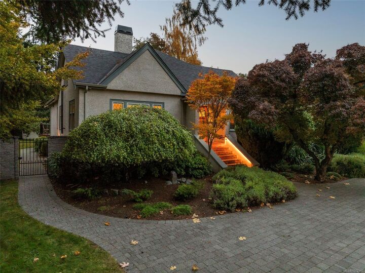 Property Photo:  1690 Ash Rd  BC V8N 2T5