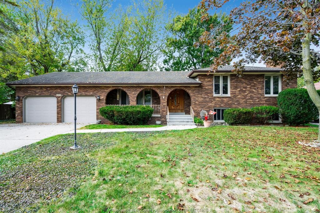 Property Photo:  2985 Mark  ON N9E 2W6