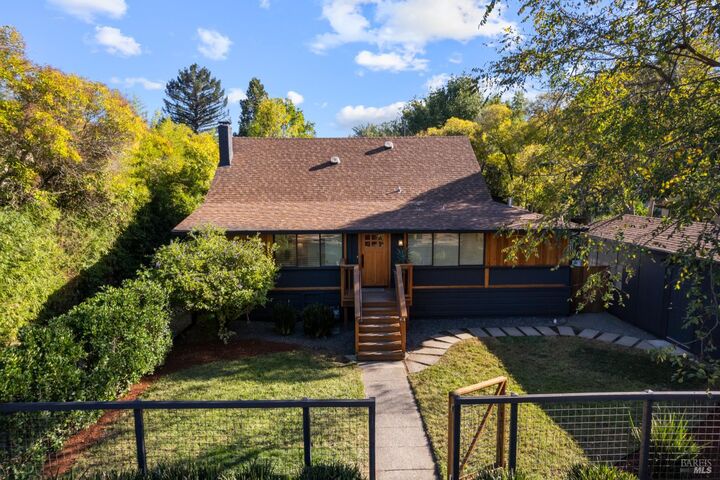 Property Photo: 5 Hillside Avenue CA 94904