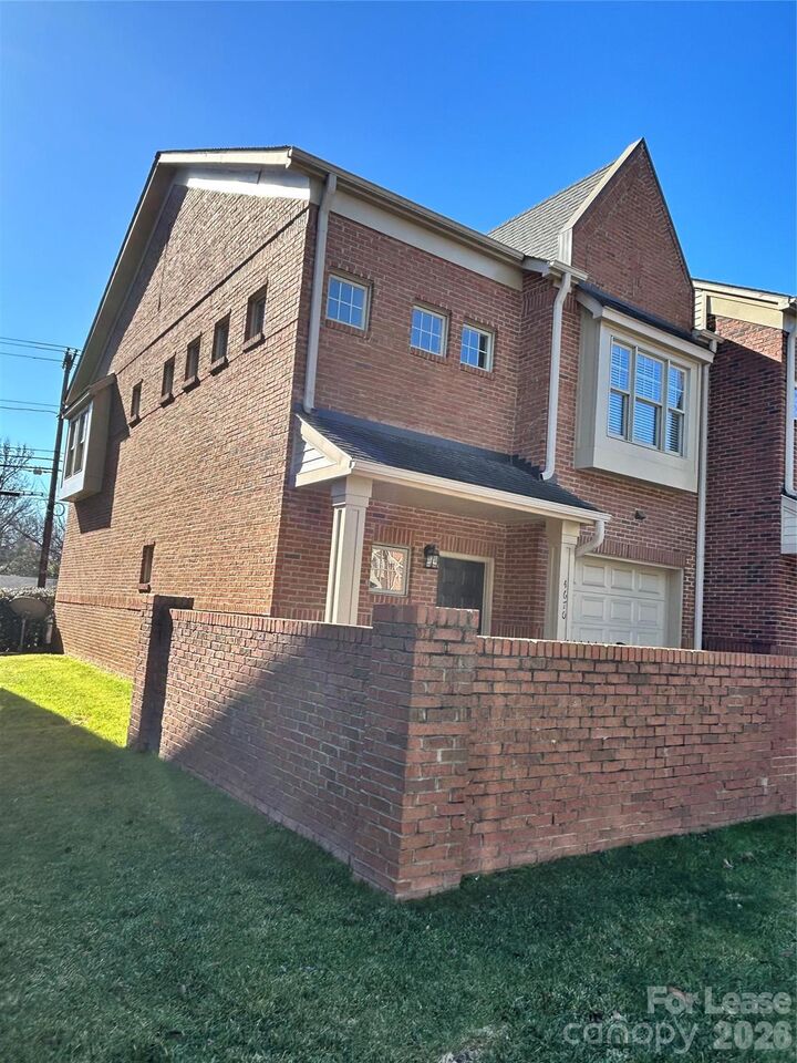 Property Photo:  4670 Dabney Vigor Drive  NC 28209 