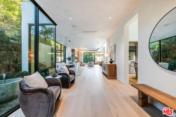 Property Photo: 524 N Sierra Bonita Ave CA 90036
