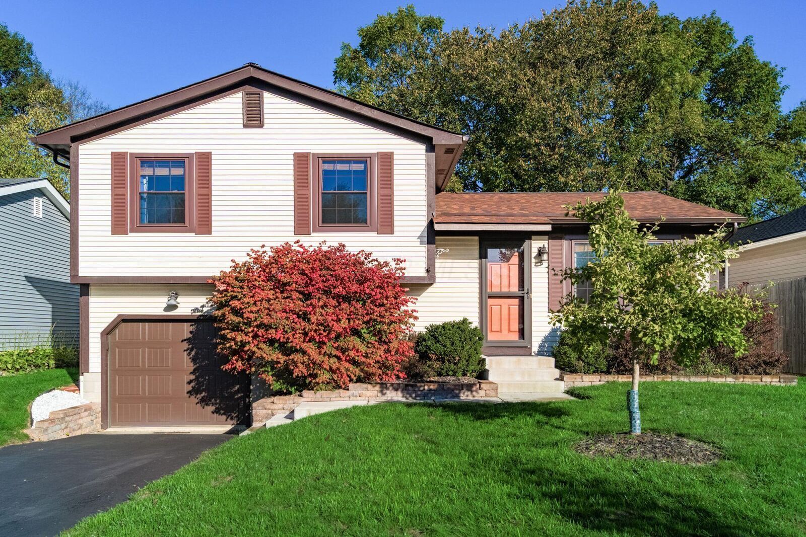 Property Photo: 3894 Maidens Larne Drive OH 43221