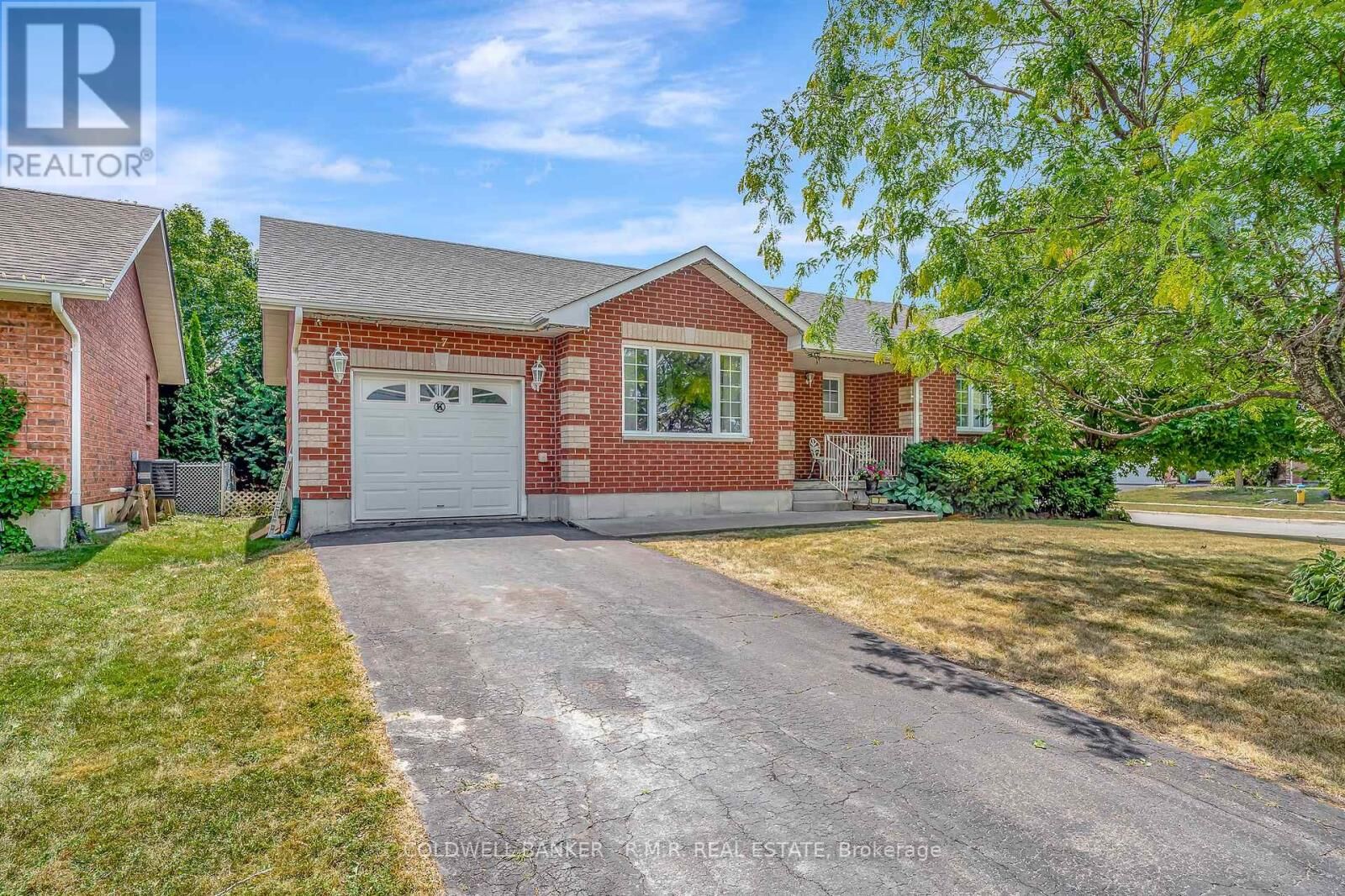 Property Photo:  7 Eakins Crescent  ON K9V 6H8