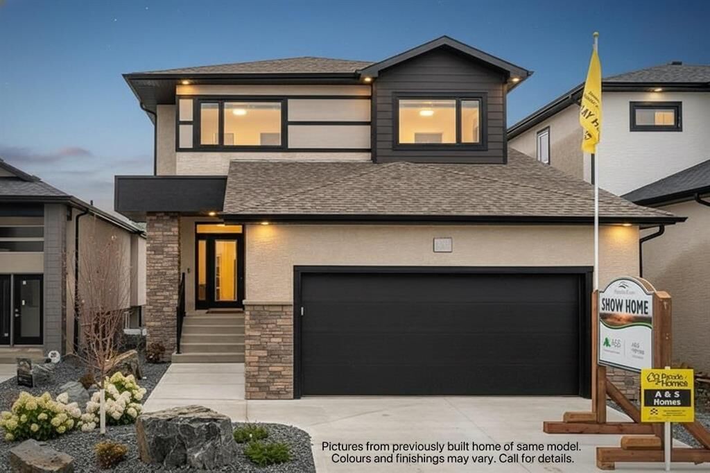 Property Photo:  352 Desrosiers Drive  MB R2C 5T5