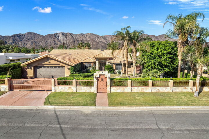 Property Photo: 51425 Calle Quito CA 92253