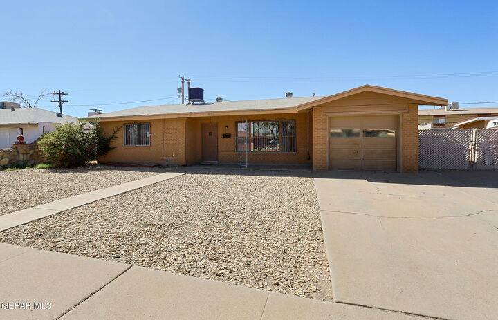 Property Photo: 909 Apple Lane TX 79925