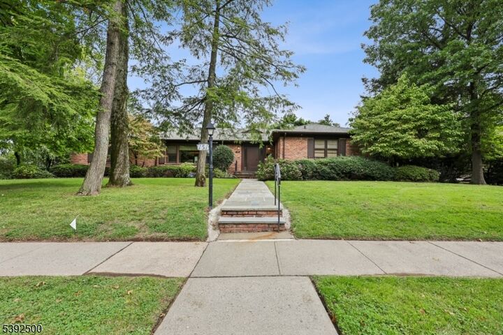 Property Photo:  252 Raymond Ct  NJ 07079