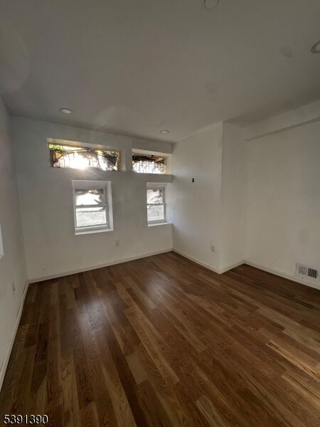 Property Photo:  696 Dr Martin Luther King J 3  NJ 07102 