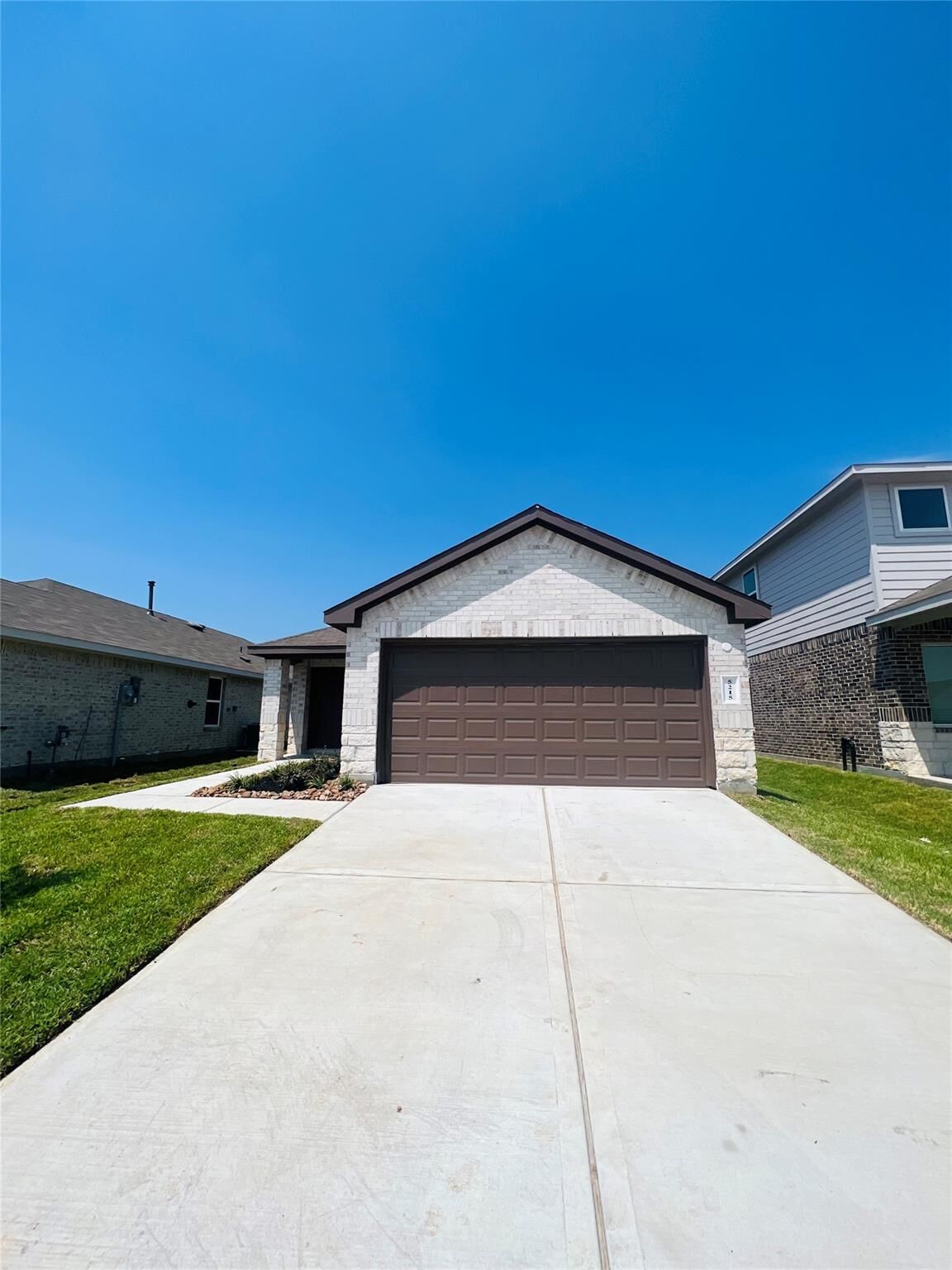 Property Photo:  5211 Mossdale Bluff Lane  TX 77373