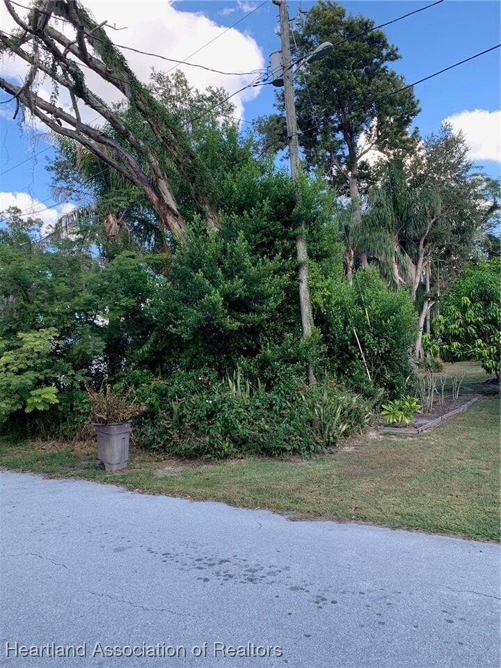 Property Photo:  2222 N Holly Avenue  FL 33825 