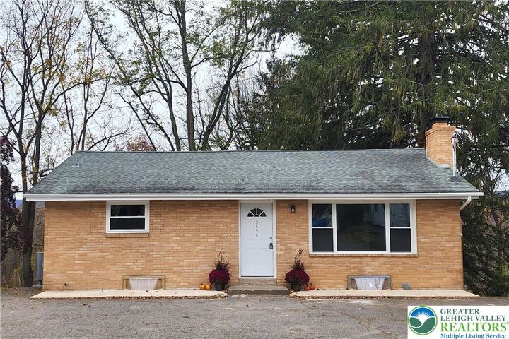 2556 N Delaware Drive  Upper Mt Bethel Twp PA 18343 photo