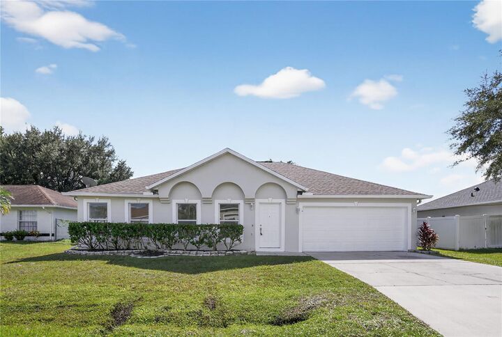 Property Photo: 1118 Perpignan Court FL 34759