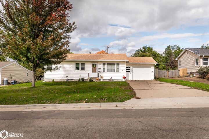 Property Photo:  103 W South Street  IA 50158