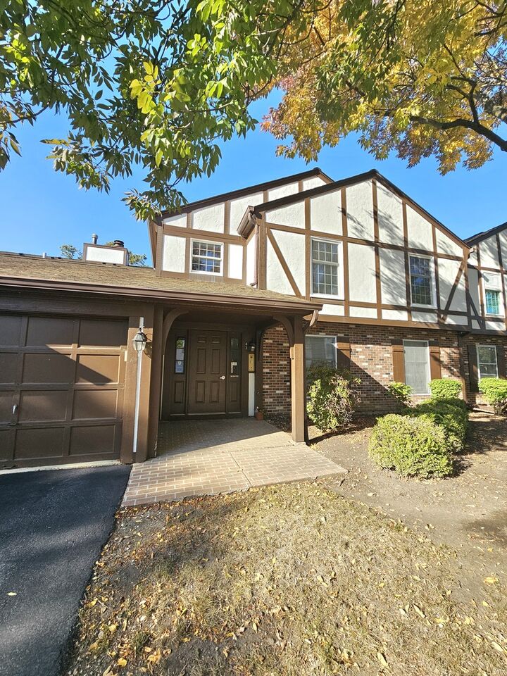 Property Photo:  43 Glencoe Court 202B  IL 60565 