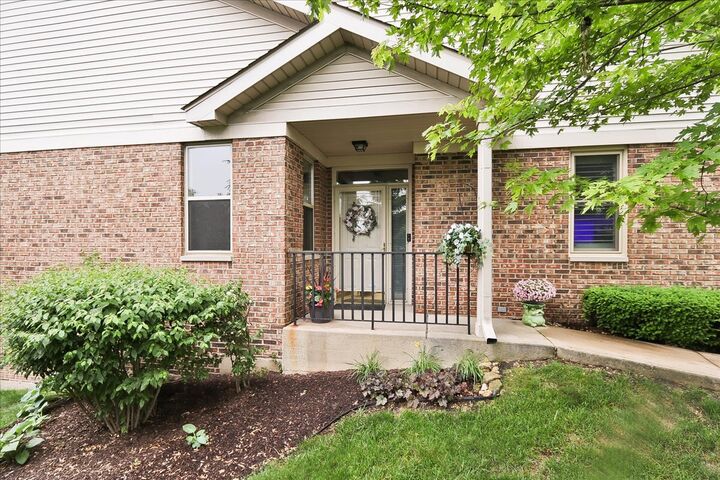 Property Photo: 768 W St Johns Place IL 60101