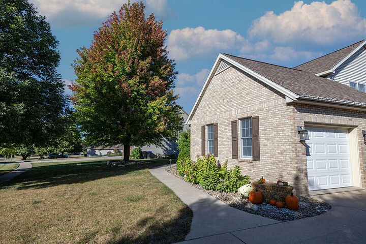 Property Photo:  6 Knollbrook Court  IL 61705