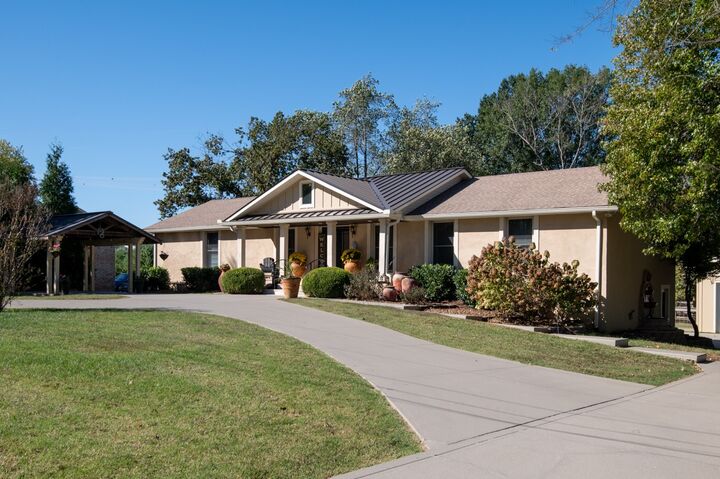 Property Photo:  318 W Lee Etta Dr  TN 37066