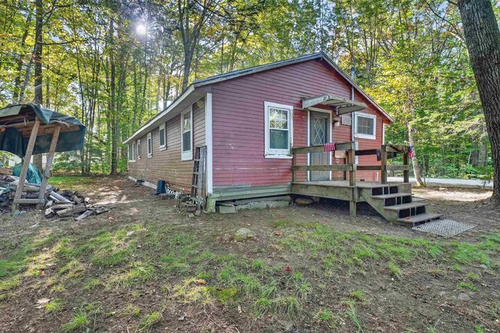Property Photo:  16 Sherwood Forest Drive  NH 03224 