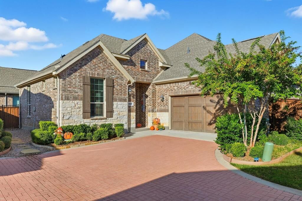 Property Photo: 4826 Forest Crest Parkway TX 76005