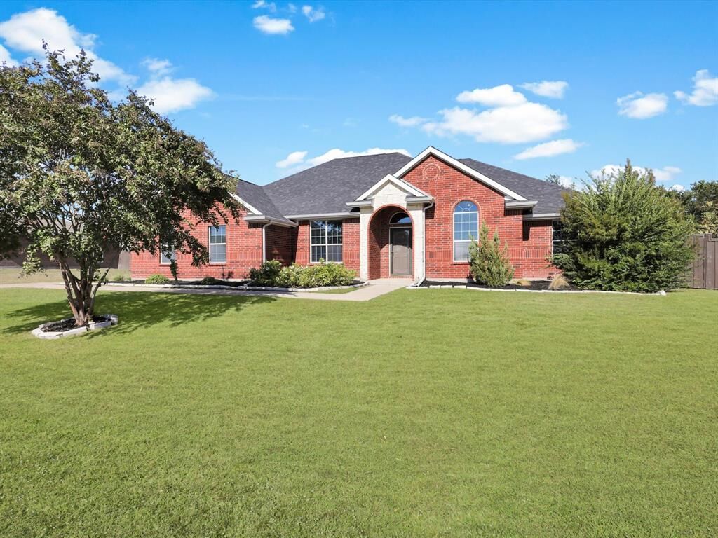 Property Photo:  105 James Street  TX 75189 