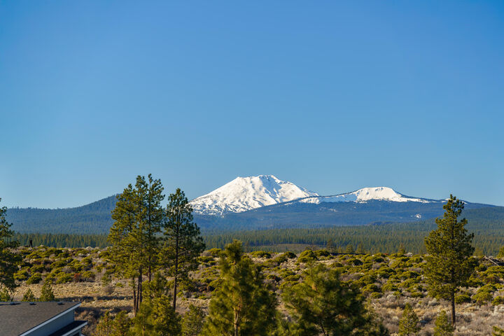 Property Photo:  62667 NW Ember Place  OR 97703 