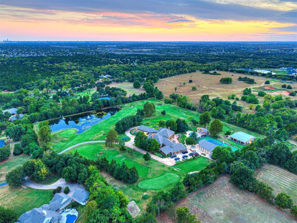 Property Photo: 2605 Oakcrest Drive OK 73012