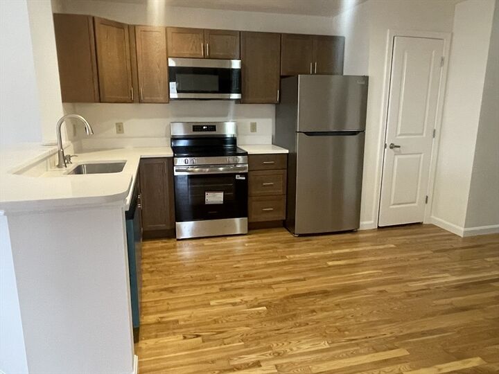 Property Photo:  170 Oxford St 503  MA 01901 