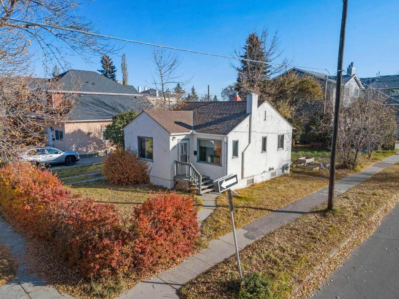 Property Photo:  1402 Centre A Street NE  AB T2E 2Z9 