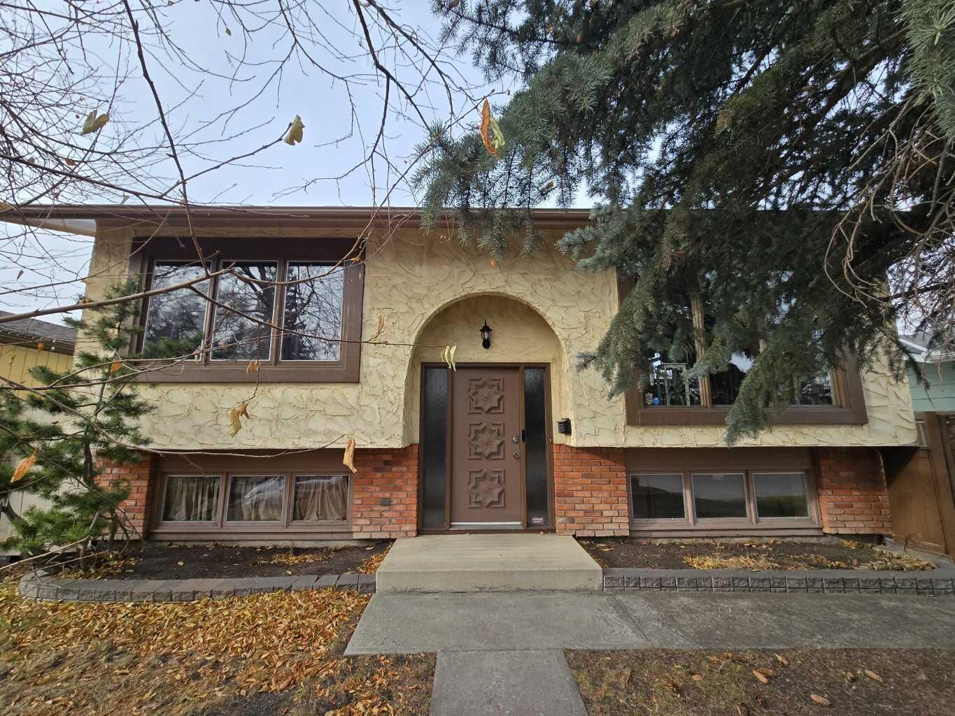 Property Photo: 150 Midcrest Crescent SE AB T2X 1B6