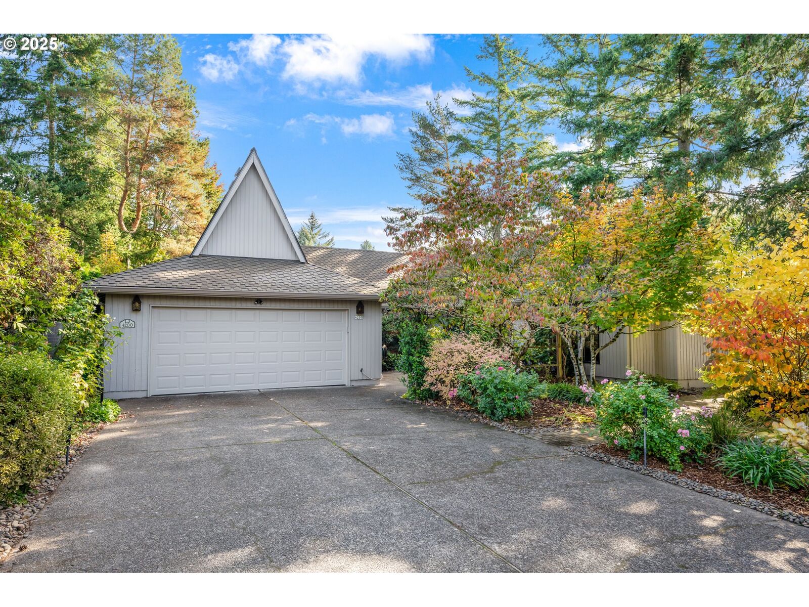 Property Photo:  4200 SW 53rd Ave  OR 97221 